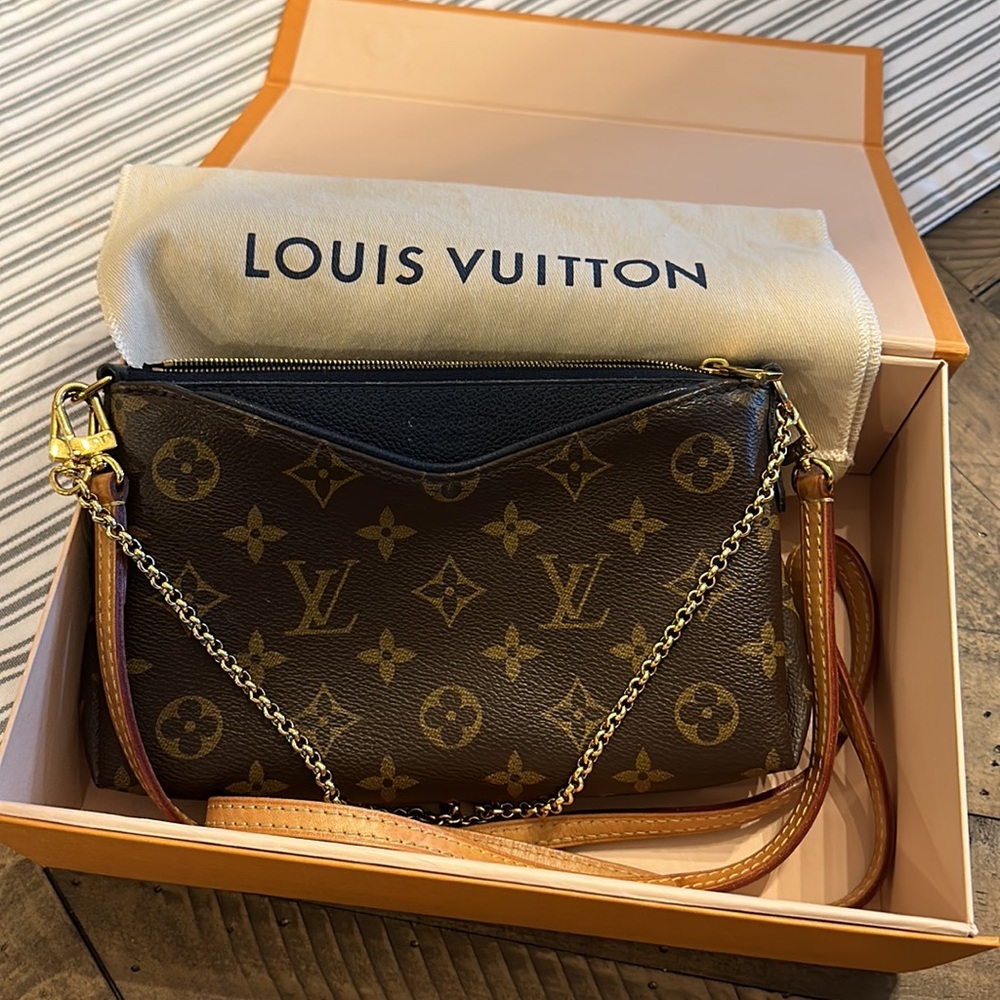 LOUIS VUITTON Pallas Clutch Monogram Canvas Crossbody Bag - Navy